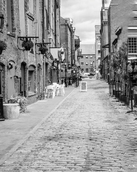 2 Note founders at Wharf Street shop